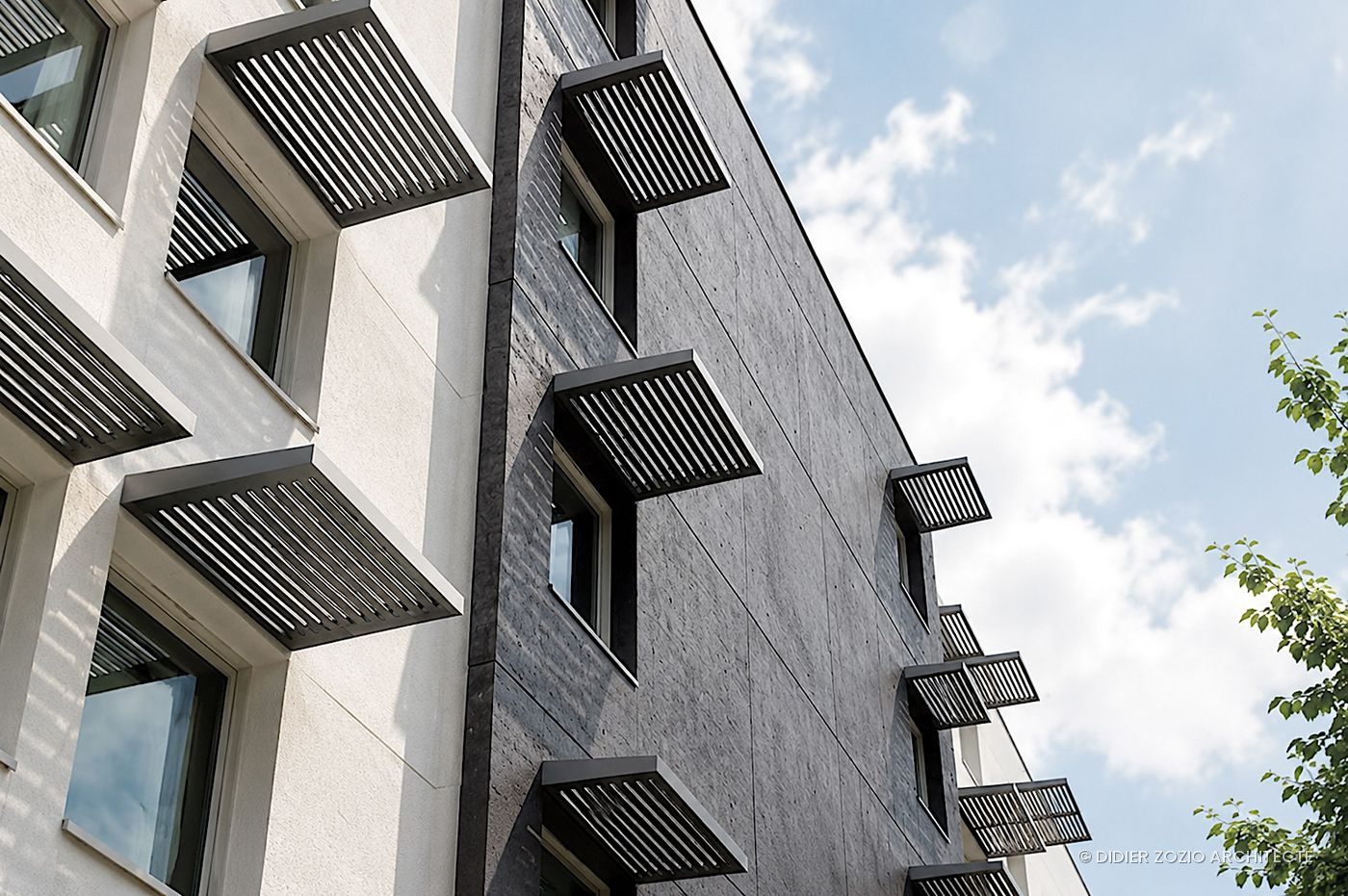 Hôtel Campanile - détail des brise-soleil noirs