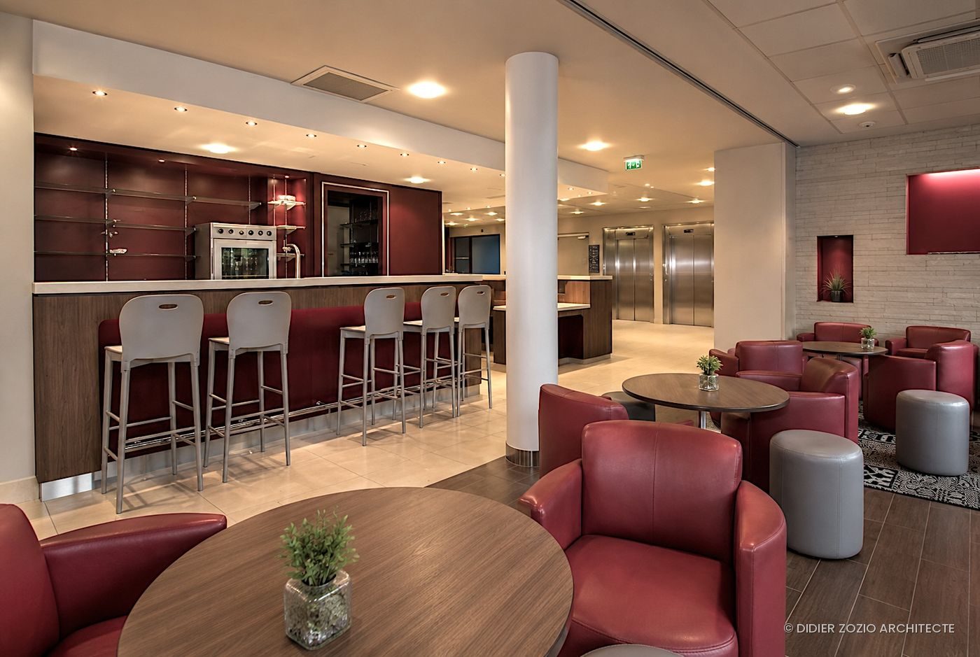 Hôtel Campanile - bar lounge et salons